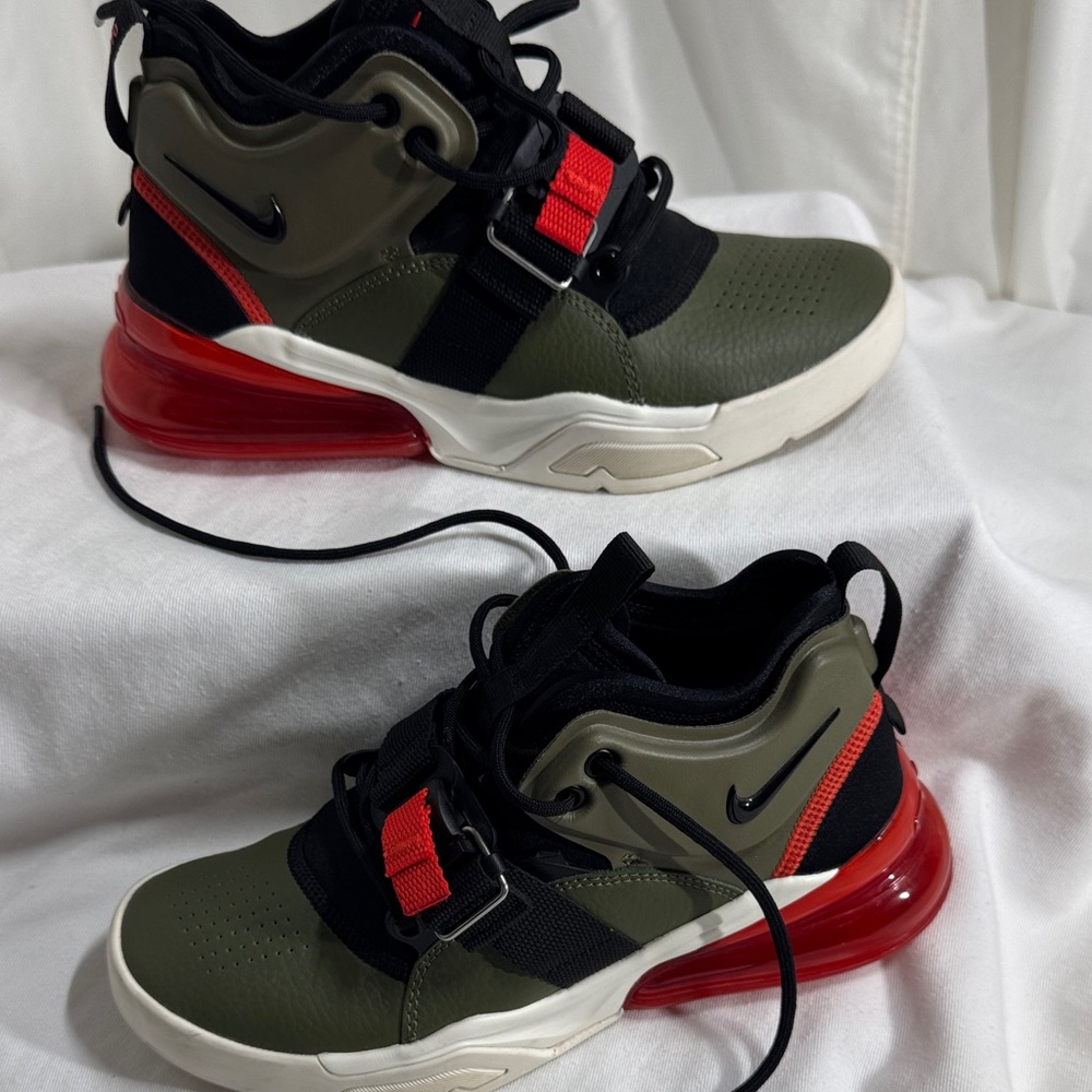 Nike  air force270